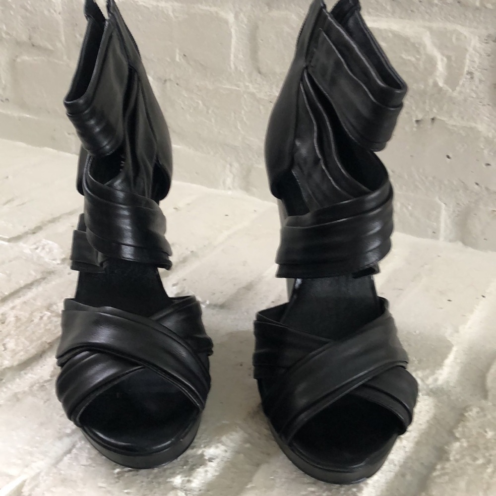 Trouvé strappy black leather wedge sandal. Size 9 - Picture 2 of 7